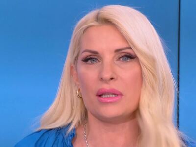 Ελένη Μενεγάκη: Με βουρκωμένα μάτια μιλά...