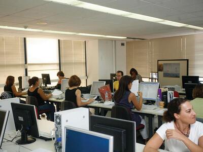 Κύμα μετατάξεων από δημοσίους υπαλλήλους...