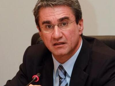 Αιχμές εναντίον Παπανδρέου από Λοβέρδο: ...