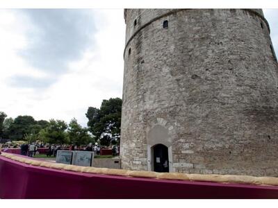 Ένα κουλούρι Θεσσαλονίκης "τύλιξε&q...