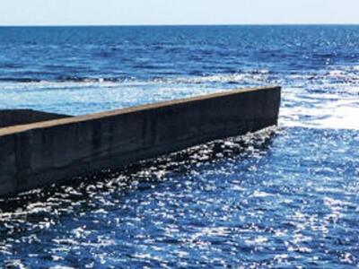 Ηλεία: Μαύρισε η θάλασσα στο Καβούρι