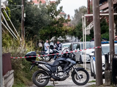 Τρίκαλα: Στο πλευρό του 18χρονου μητροκτ...