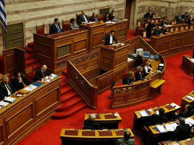Οι βουλευτές δίνουν 2 εκ. ευρώ για την α...