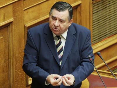 Καρατζαφέρης: "Η κυβέρνηση έρπει σε...