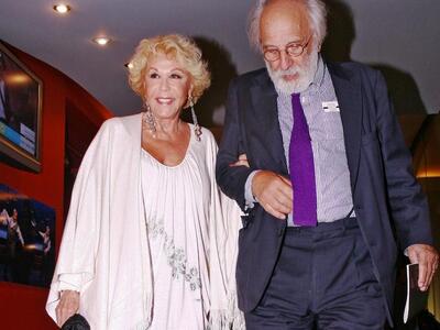 Η Ζωή Λάσκαρη γιορτάζει τα 70 της και τα...