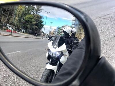 Γλυφάδα: Γερανός έπεσε πάνω σε καφετέρια