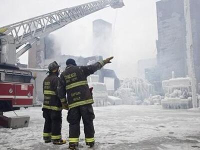 Τρεις πυροσβέστες  που έλαβαν μέρος στην...