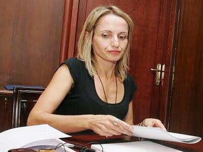 Η Μπιρμπίλη δεν βιάζεται όπως η Τζάκρη γ...