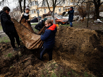 Ουκρανία: Ερωτικές επιστολές και ταυτότη...