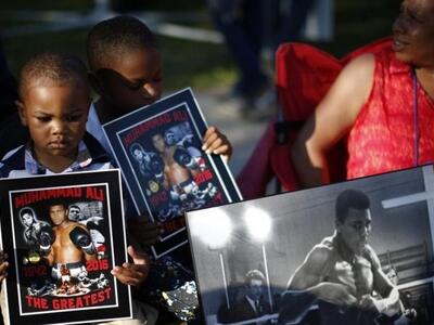 Χιλιάδες κόσμου στην κηδεία του Μοχάμεντ...