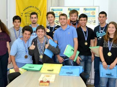 Τα ονόματα είναι: από αριστερά προς δεξι...