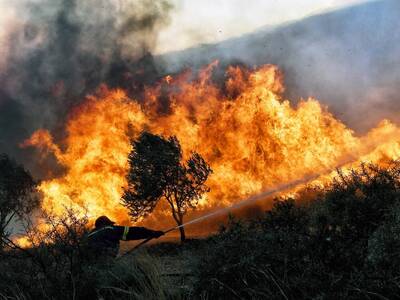 Μεγάλη φωτιά στα Δερβενοχώρια, μήνυμα 11...