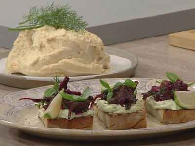 Φωλιές με κοπανιστή, αβοκάντο και ψητά παντζάρια