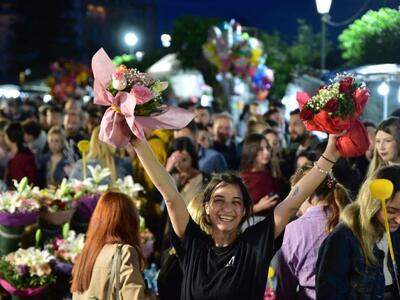 Πάτρα: Χοροί και λουλούδια για τον εορτα...