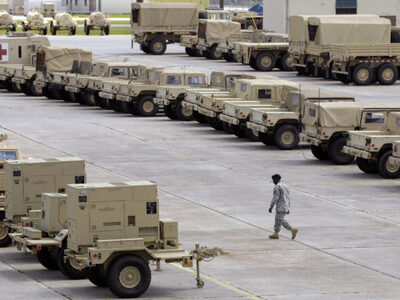 ΗΠΑ: Ένοπλος άνοιξε πυρ σε στρατιωτική β...