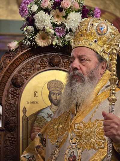 Ο Επίσκοπος Κερνίτσης κ. Χρύσανθος που έ...