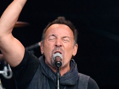 Ο θρύλος της ροκ Μπρους Σπρίνγκστιν ολοκ...