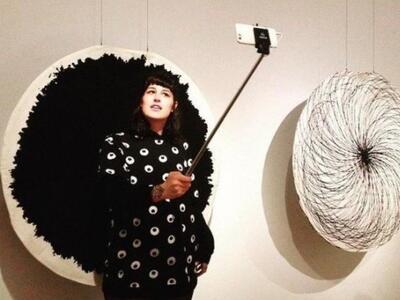 24 δισεκατομμύρια selfie σε ένα χρόνο απ...