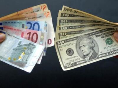 Κατρακυλάει το ευρώ έναντι του δολαρίου
