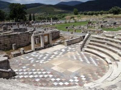 Θέατρο Μεσσήνης: Επαναλειτούργησε μετά α...