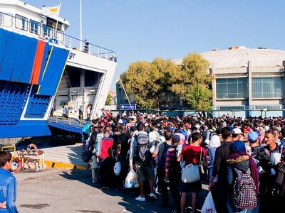 Ακόμα 1.000 μετανάστες στο λιμάνι του Πε...