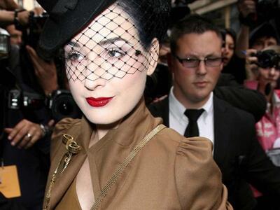 H κολεξιόν άνοιξη/καλοκαίρι 2010 του Joh...