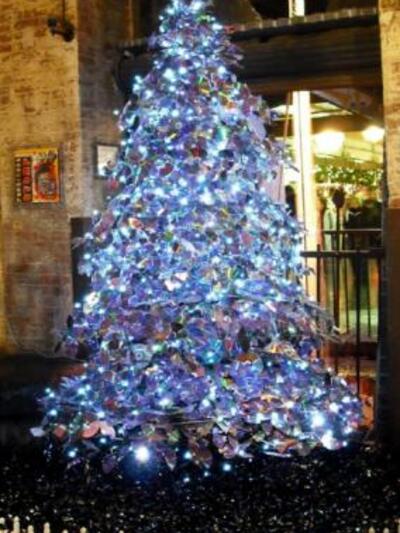 Χριστουγεννιάτικο δέντρο από CD και κασέ...