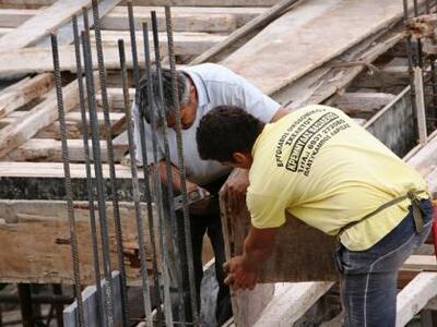 Στην Ελλάδα του Μνημονίου 4 στους 10 δου...