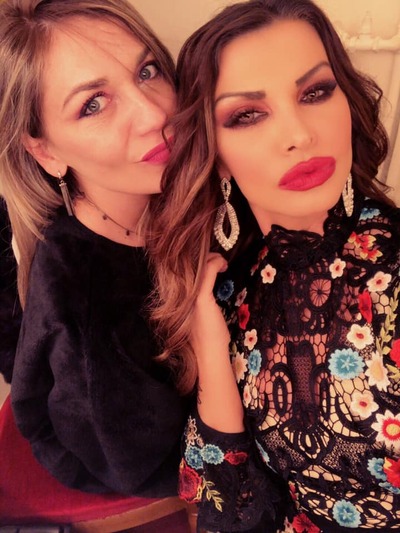 Ηmake up artist στην εταιρεία Inglot Greece Official Βασιλική Ζορμπά επιμελήθηκε το μακιγιάζ της Νίνας Λοτσάρη και της Βασιλικής Καραγιάννη