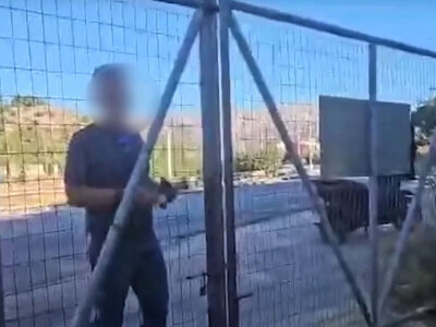 Κλείδωσαν βουλευτή του ΠΑΣΟΚ στο εργοτάξ...