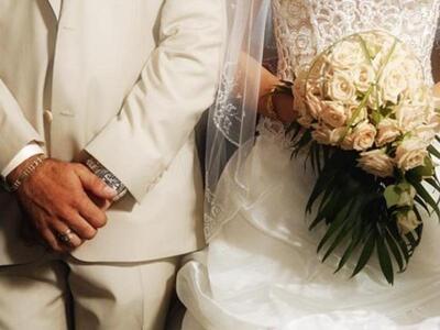 Πάτρα: Η νύφη πήγε να ψηφίσει με το νυφι...