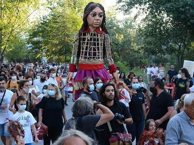 Στην Αθήνα η «μικρή προσφυγοπούλα Αμάλ