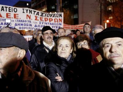 «Πολιόρκησαν» το Μαξίμου οι συνταξιούχοι...