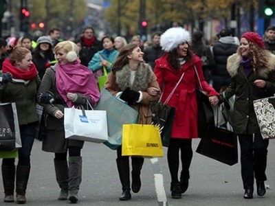 Ξεκίνησαν οι χειμερινές εκπτώσεις στο Λονδίνο