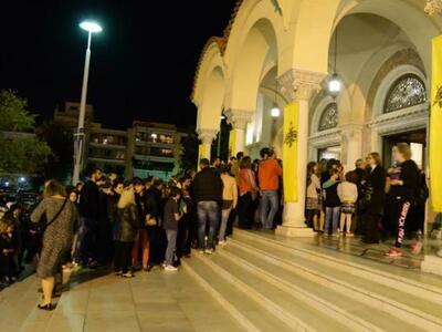 Πάτρα: Αναμονή μίας ώρας για να προσκυνή...