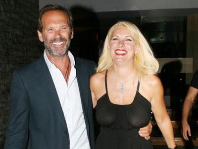 To φιλί της Ελένης Μενεγάκη με τον Πέτρο...