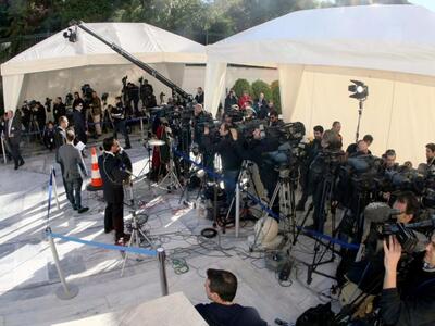 Τι γινόταν έξω από τη Βουλή την ώρα της ...