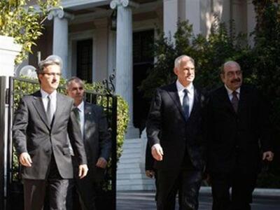 Ξένα ΜΜΕ: «Εν αναμονή της αποχώρησης Παπ...