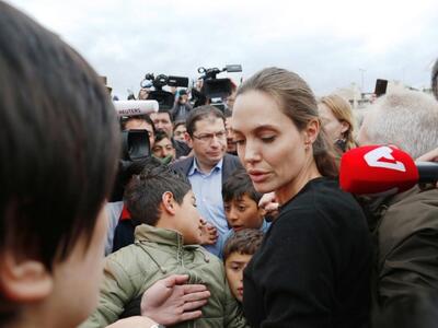 Το Twitter «υποδέχεται» την Αντζελίνα Τζ...