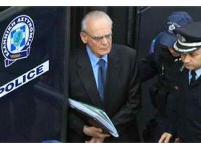 Και πάλι στο εδώλιο κάθεται αύριο ο Άκης...