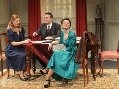 Ενθουσίασε η πρεμιέρα του θεατρικού έργο...