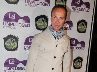 Ο Λάκης Γαβαλάς είναι ερωτευμένος