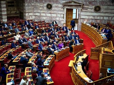 LIVE- Η συζήτηση στη Βουλή για τα ομόφυλ...