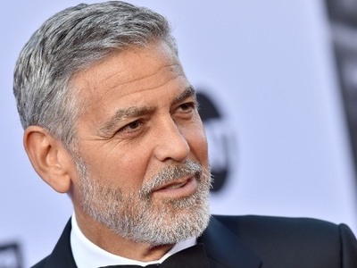 Ο Κλούνεϊ καλεί σε μποϊκοτάζ των ξενοδoχ...