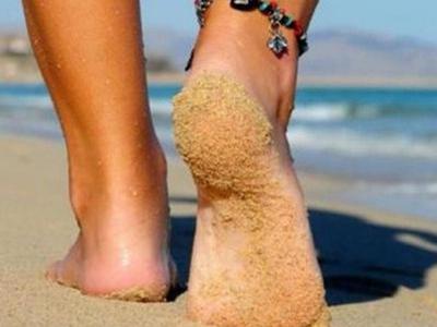 Ξυπόλυτοι στην άμμο: Δείτε τα πολλαπλά οφέλη