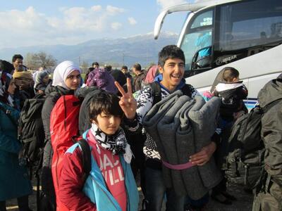 Τέσσερα λεωφορεία με πρόσφυγες από τα Γι...