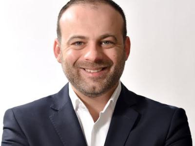 Στηρίζοντας ολόπλευρα τις μικρομεσαίες ε...