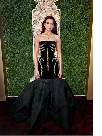 Ντούα Λίπα με Schiaparelli και περιδέραιο Tiffany