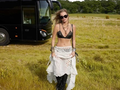 Kέιτ Μος: Επέστρεψε στα Zara με boho- ro...