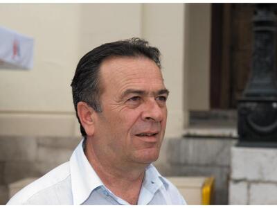 Ανυπότακτη Πολιτεία: Στηρίζει και συμμετ...